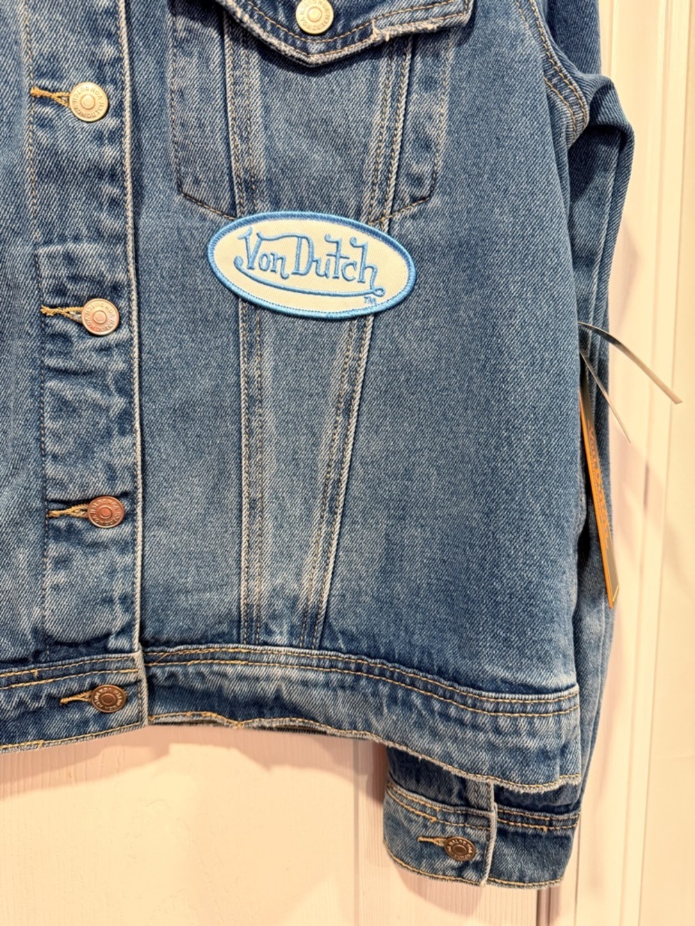 NWT Von Dutch Size L Trucker Y2K Logo Graphic Embroidered Patch Jean Jacket - Picture 3 of 15
